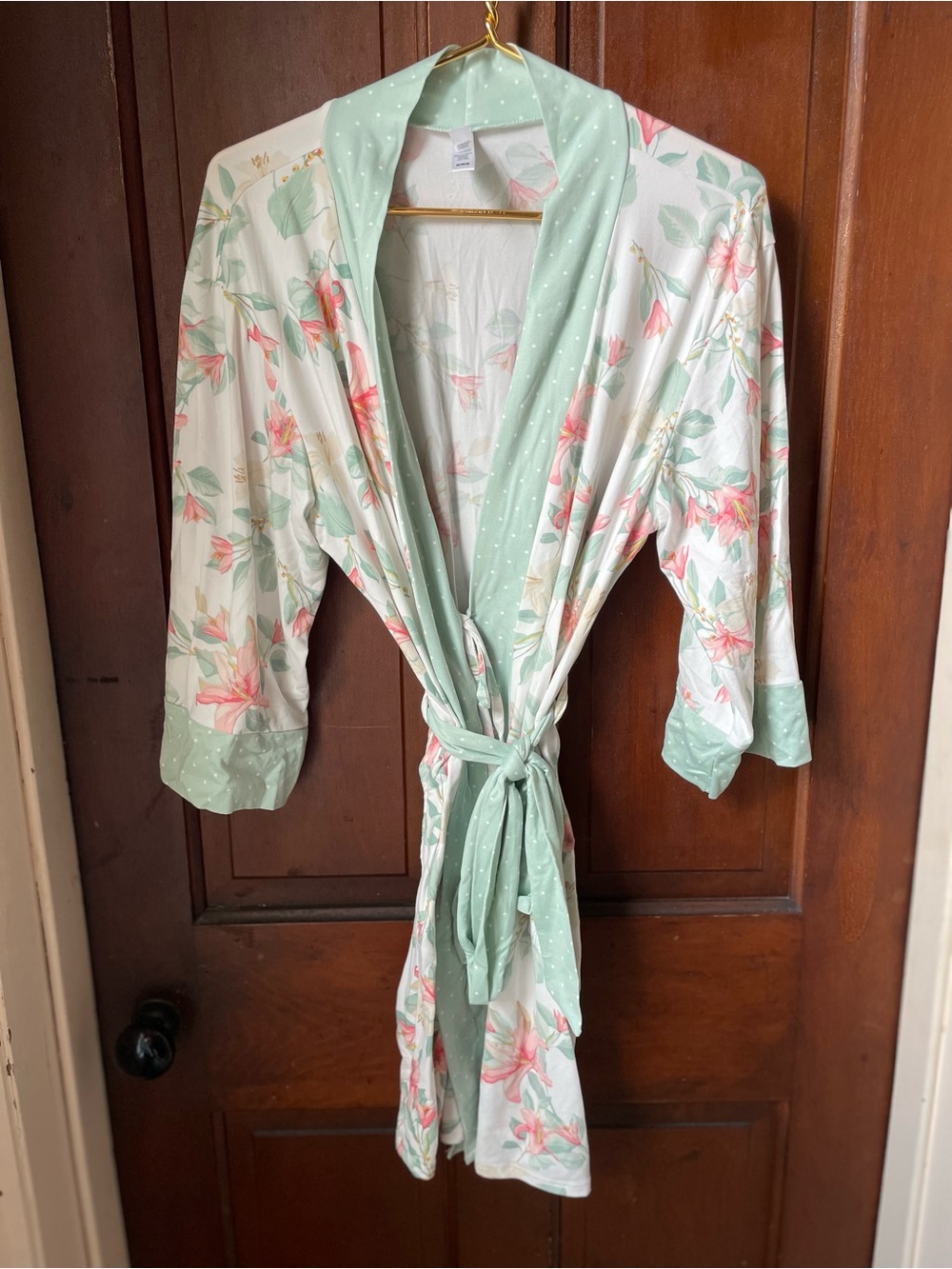 Flora Nikrooz women's medium floral robe